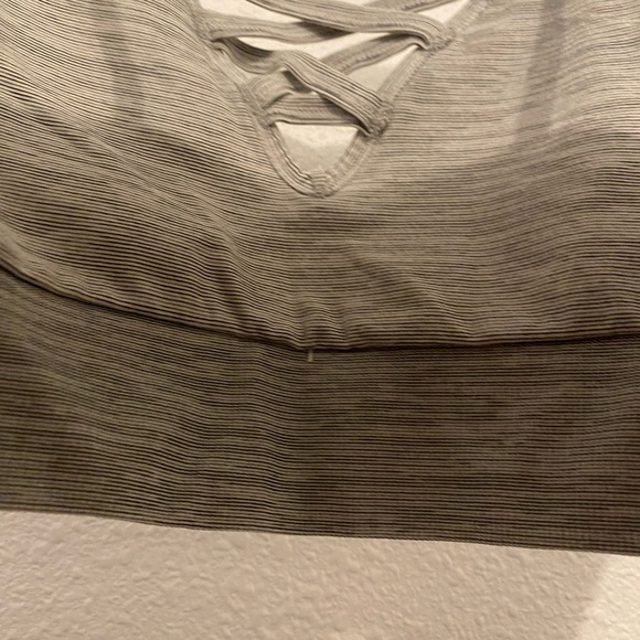 No Bounderies Light gray Sports bra cross back Medium - Picture 5 of 7